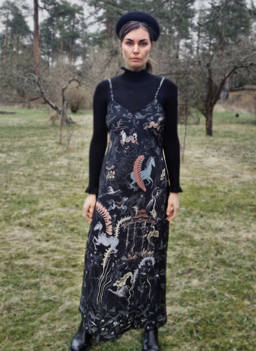 Tume lillekarussell siidist slip kleit