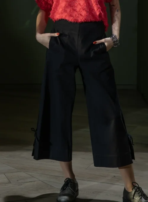 Lühemad laiad püksid