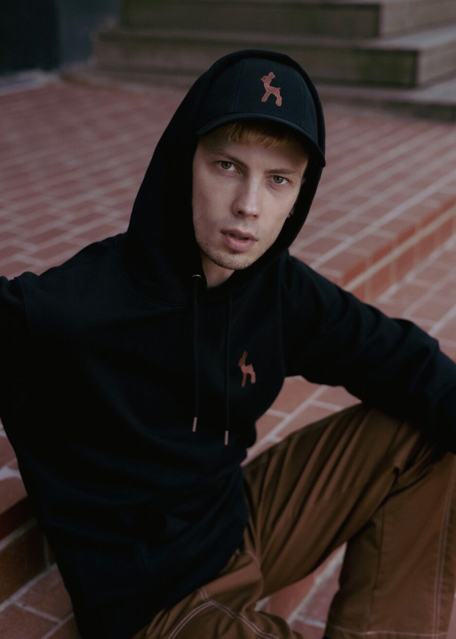 HANNES-RUUTEL-OIU_HOODIE_BLACK