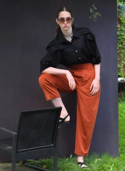 Laia värvliga voltidega püksid