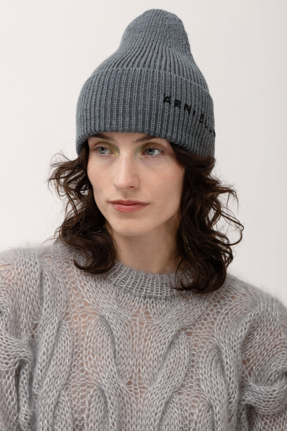 ARNI_BLUM_meriinovillane_kootud_Uma_muts_hall1