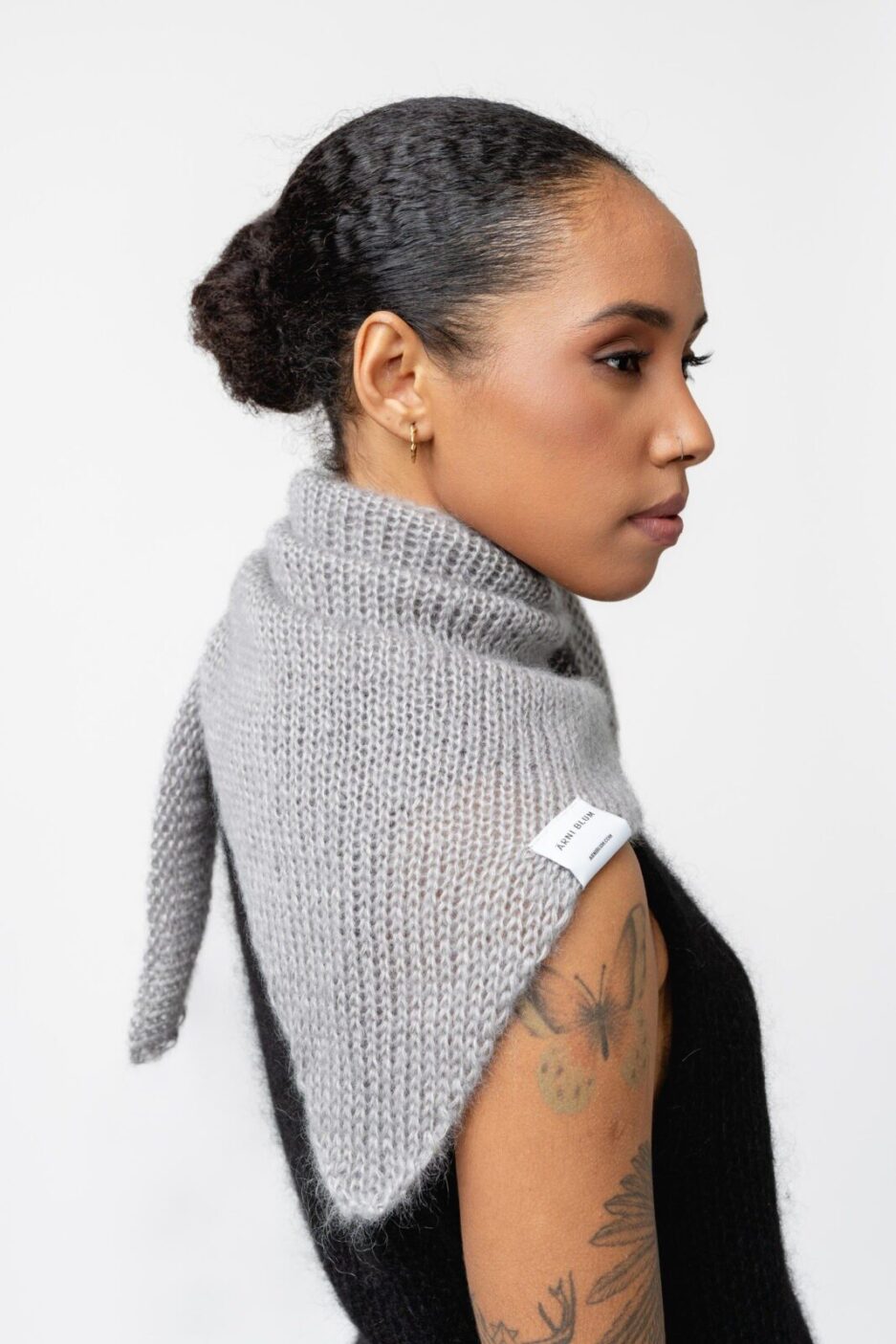 ARNI_BLUM_Aino_mohaarist_kootud_sall_hall1