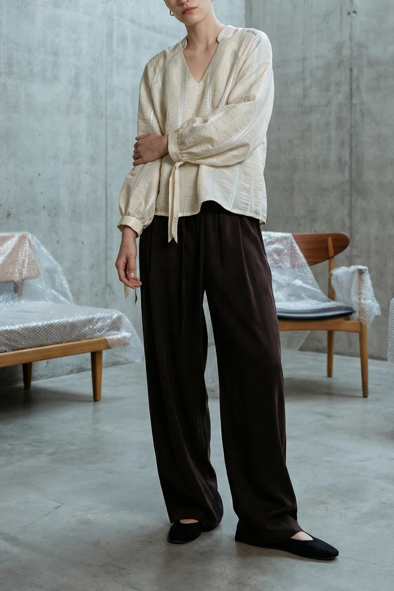light_blouse
